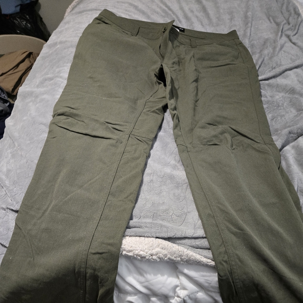 Under Armour Men's Khaki Chinos